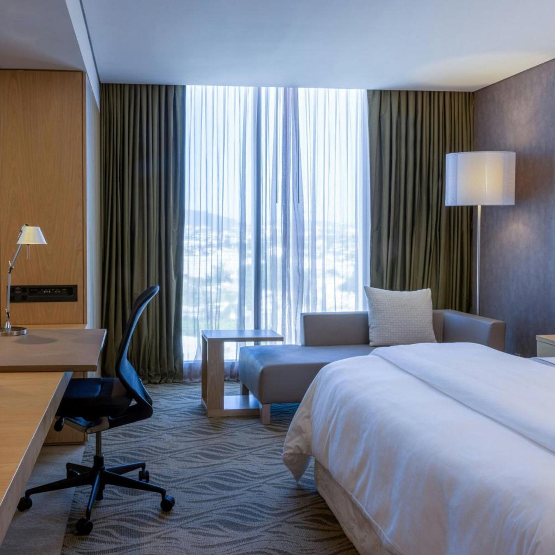 Guest Room, Deluxe, King Bed, City View, THE WESTIN GUADALAJARA 5/10