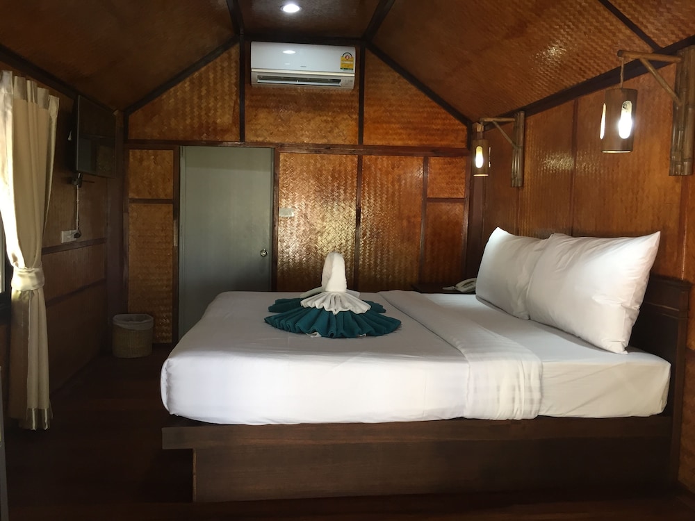 Long Beach Chalet 30/75