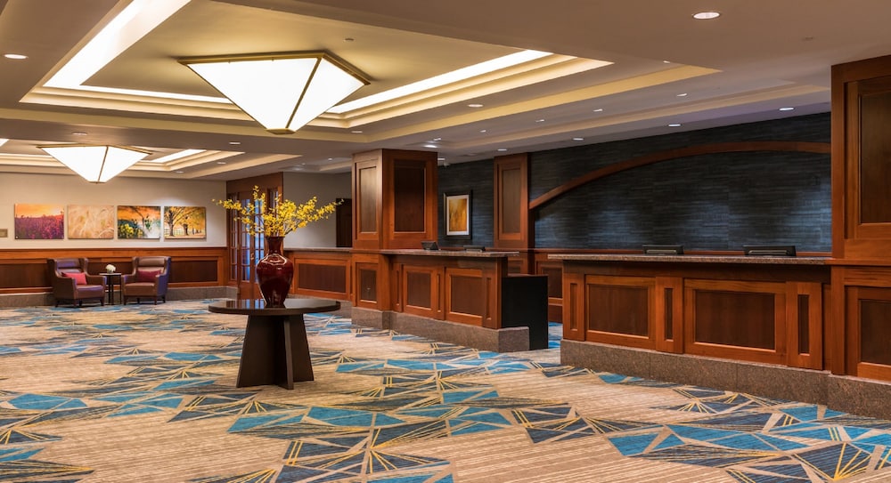 Crowne Plaza Springfield Convention CTR 12/77