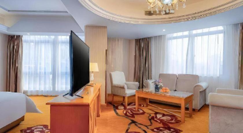 Vienna Hotel (Shanghai Sijing Metro Station) 27/45