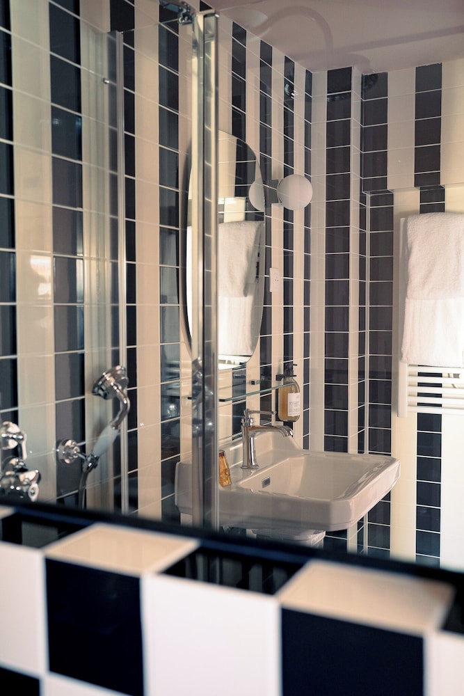HOTEL CAMELIA INTERNATIONAL 33/50