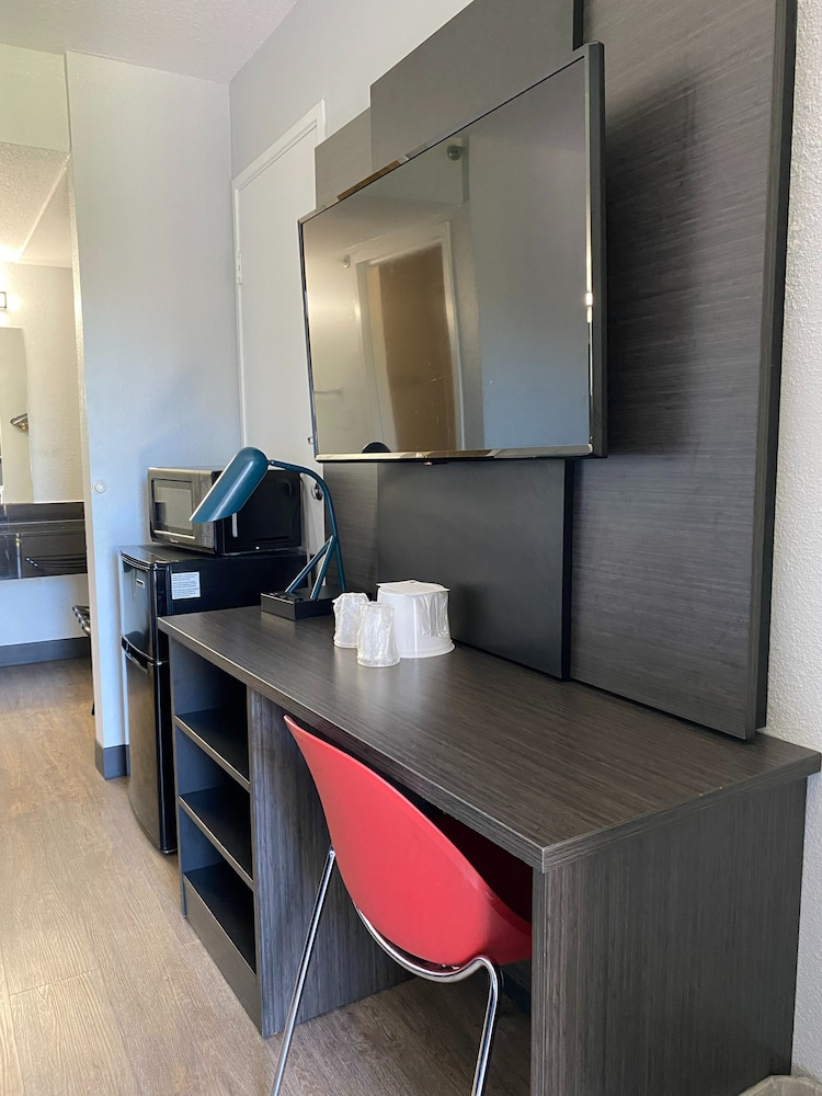 Motel6 Lantana/West Palm Beach, FL 41/60