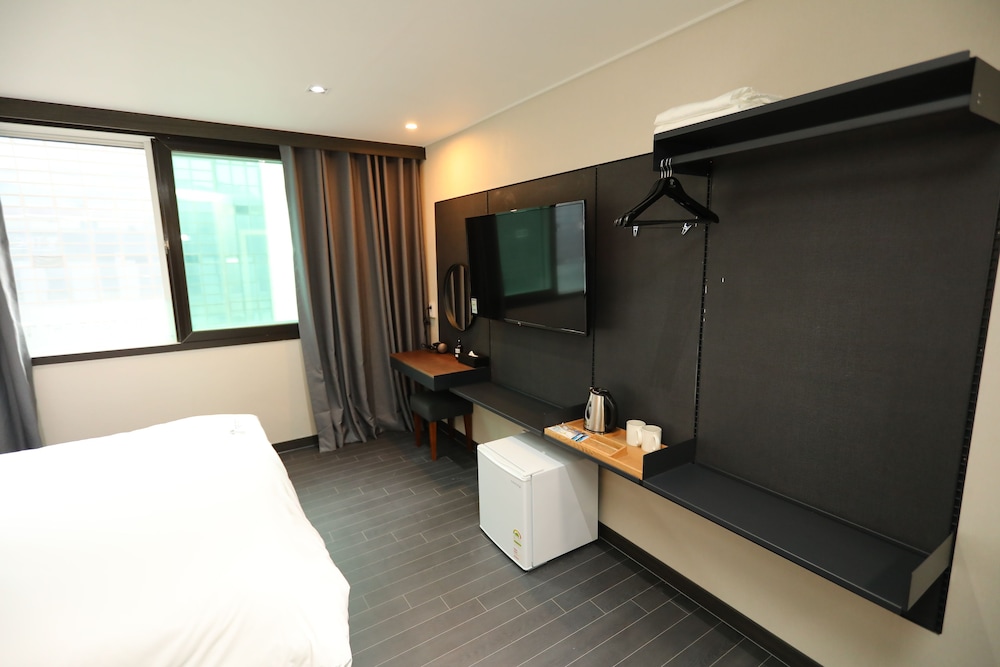 The First Hotel 17/48