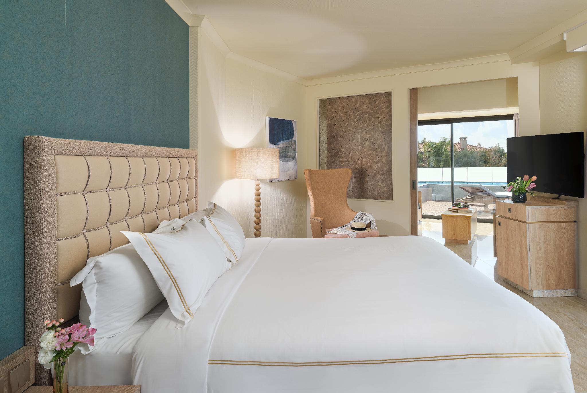Swim Up, Junior Suite, 1 Double and 2 Bunk Beds