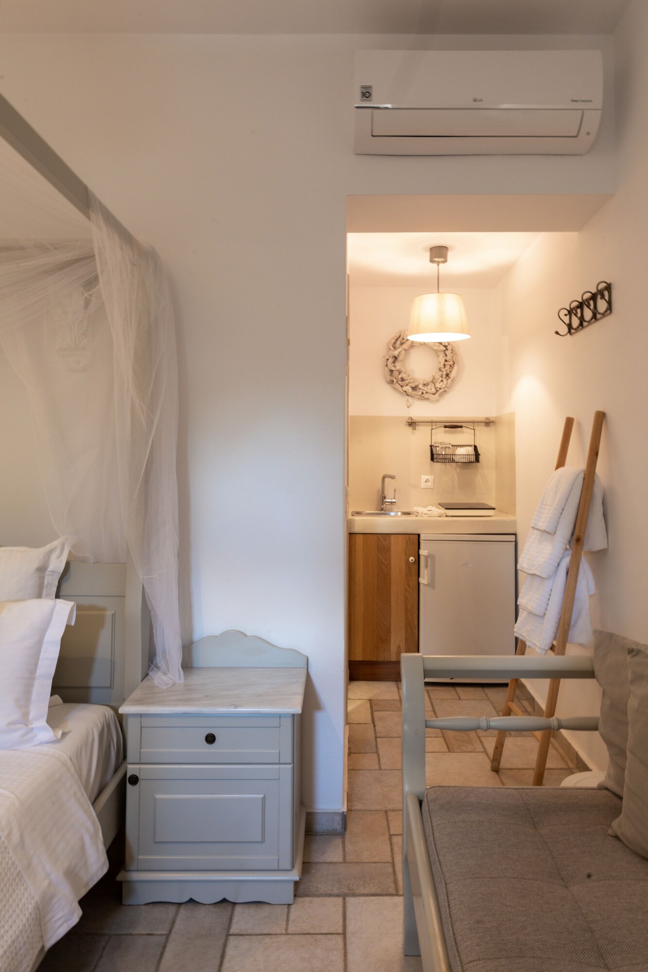 STUDIO, DOUBLE BED, MOUNTAIN VIEW
