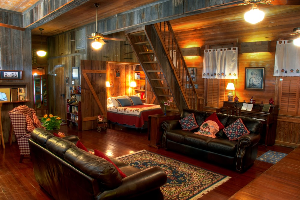 Kuebler Waldrip Haus Bed and Breakfast 26/50