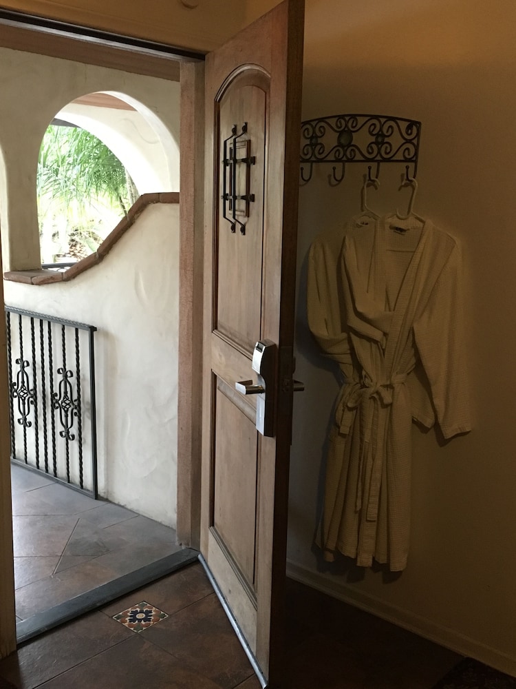 Chantico Inn 30/70