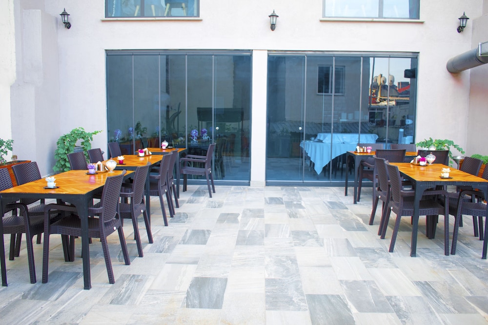 Mayer Hotel 37/48