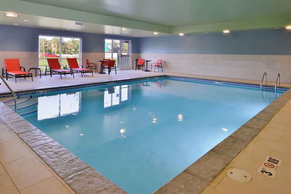 Holiday Inn Express and Suites - Mall of America - MSP Airport 36/68
