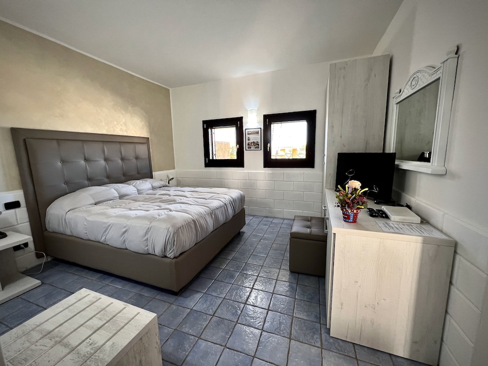 1 BEDROOM, APARTMENT