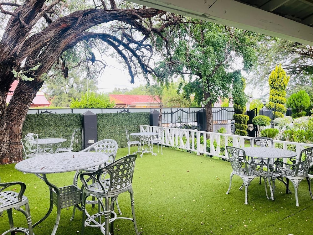 Halfway House Hotel 40/50
