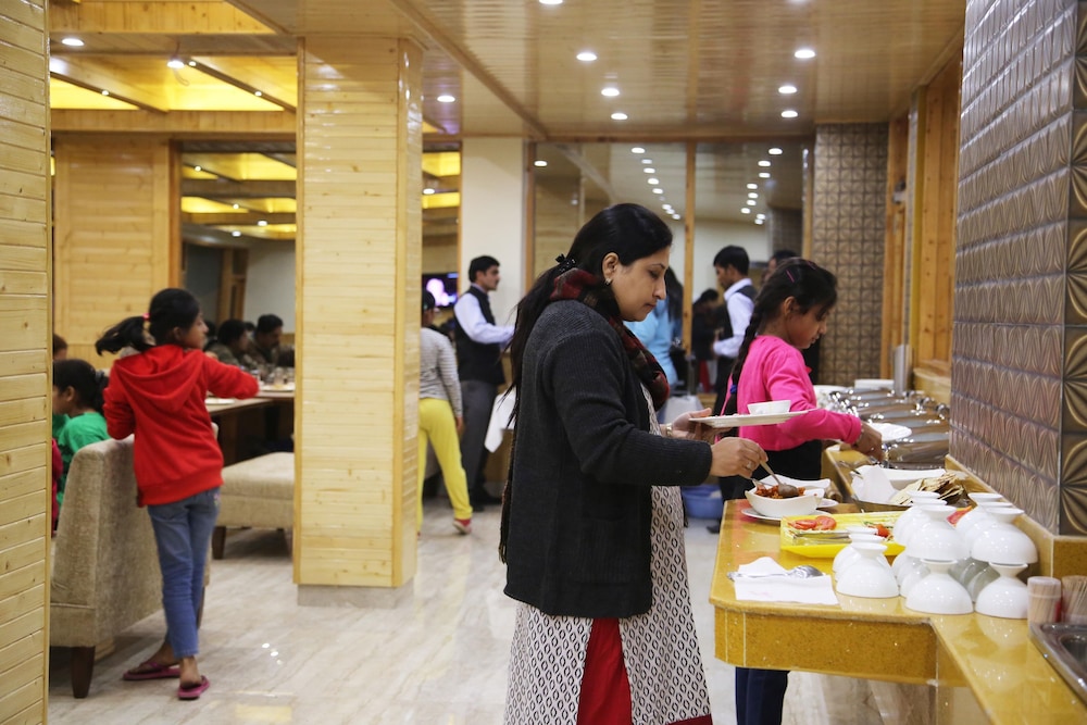The Holiday Heights Manali 6/18