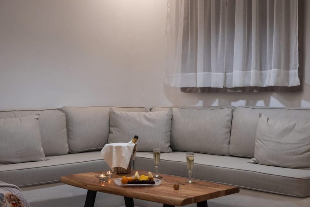 Ambience Suites 52/72