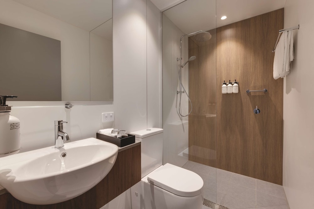 غرفة بسرير كوين، Travelodge Hotel Hurstville Sydney 3/5