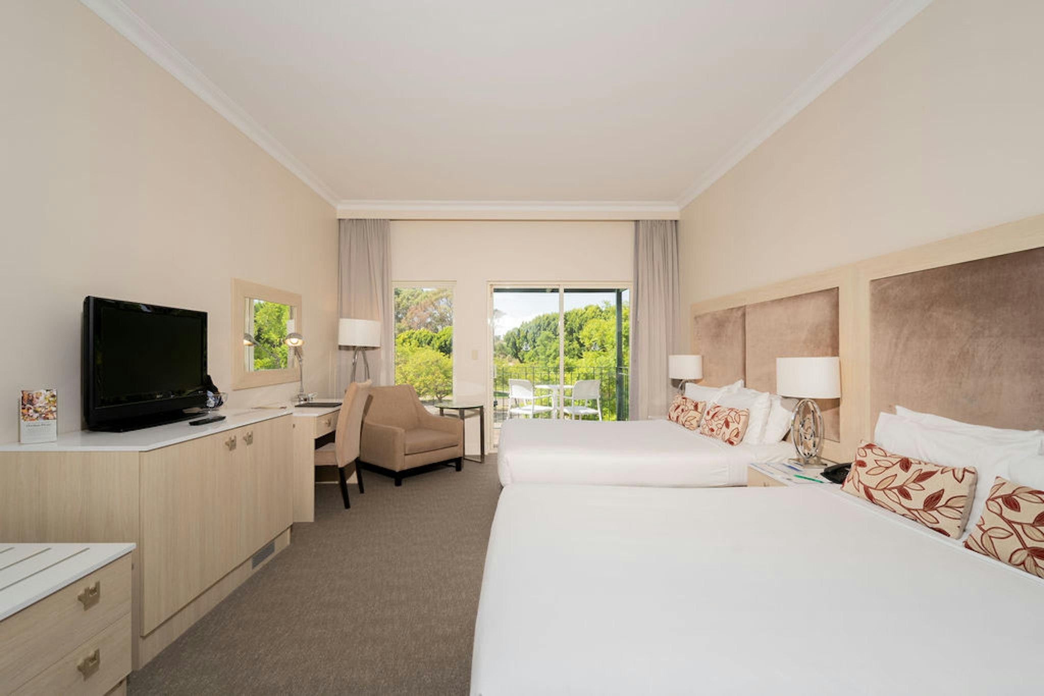 Resort, Twin Beds
