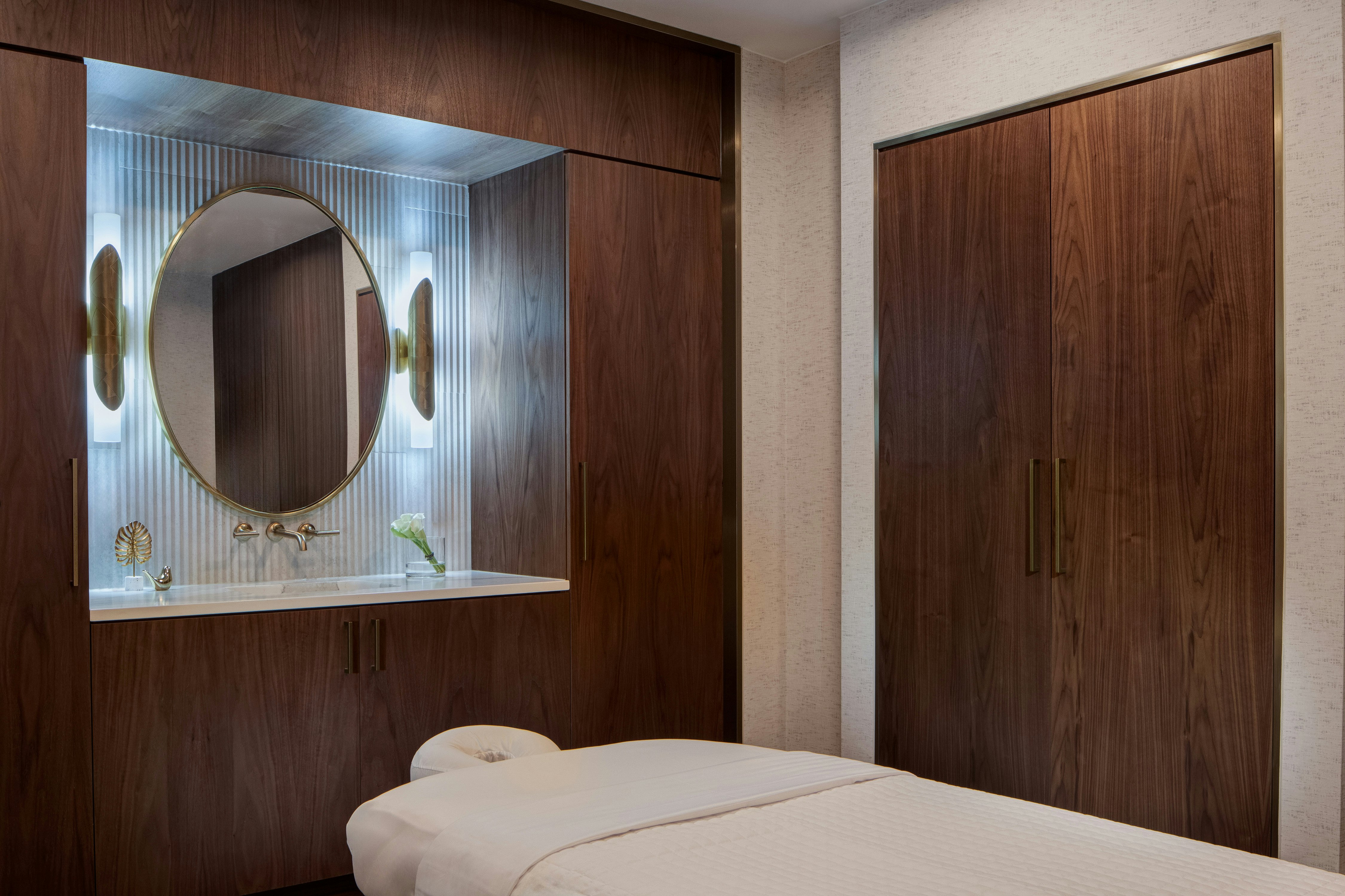 Amway Grand Plaza, Curio Collection by Hilton 65/65