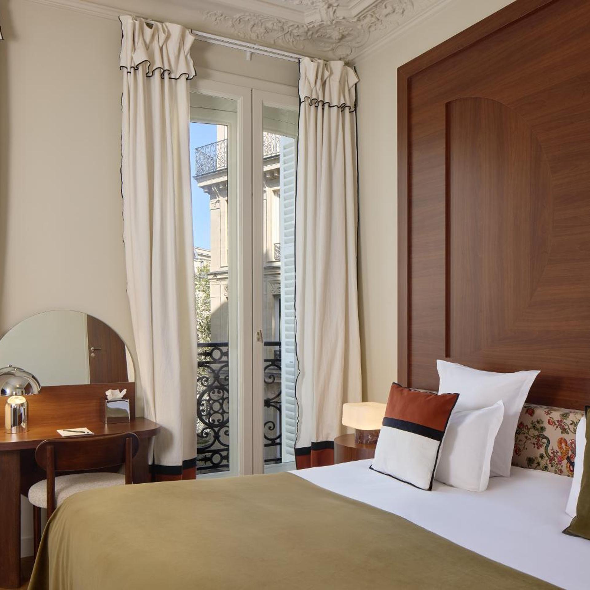 Deluxe, Double Bed
