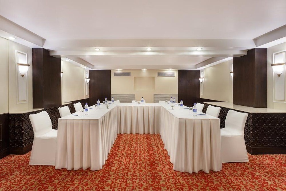 La Place Sarovar Portico Lucknow 46/55
