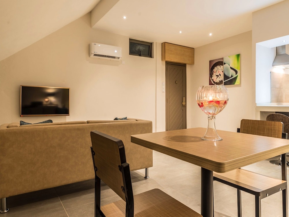 Pereybere Hotel And Apartments 38/44