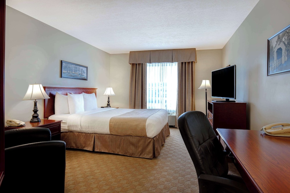 غرفة بسرير كينج، Days Inn by Wyndham Dawson Creek 5/9
