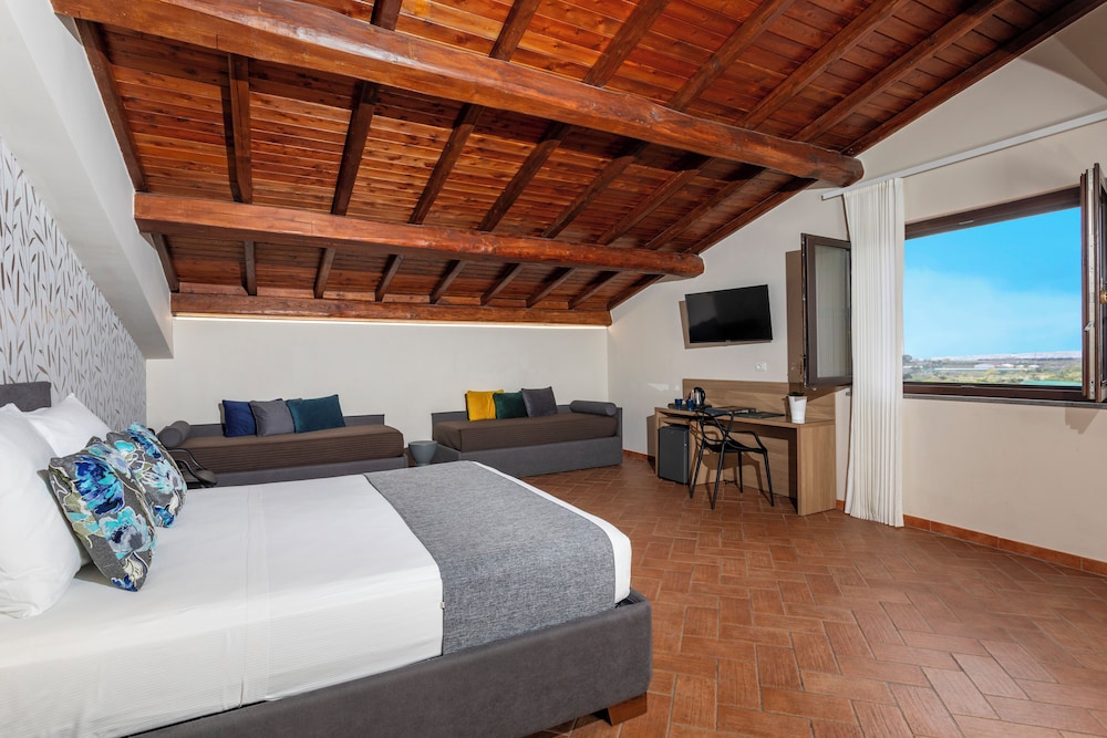 Family, 3 Murphy Beds, Queen Bed, Terrace