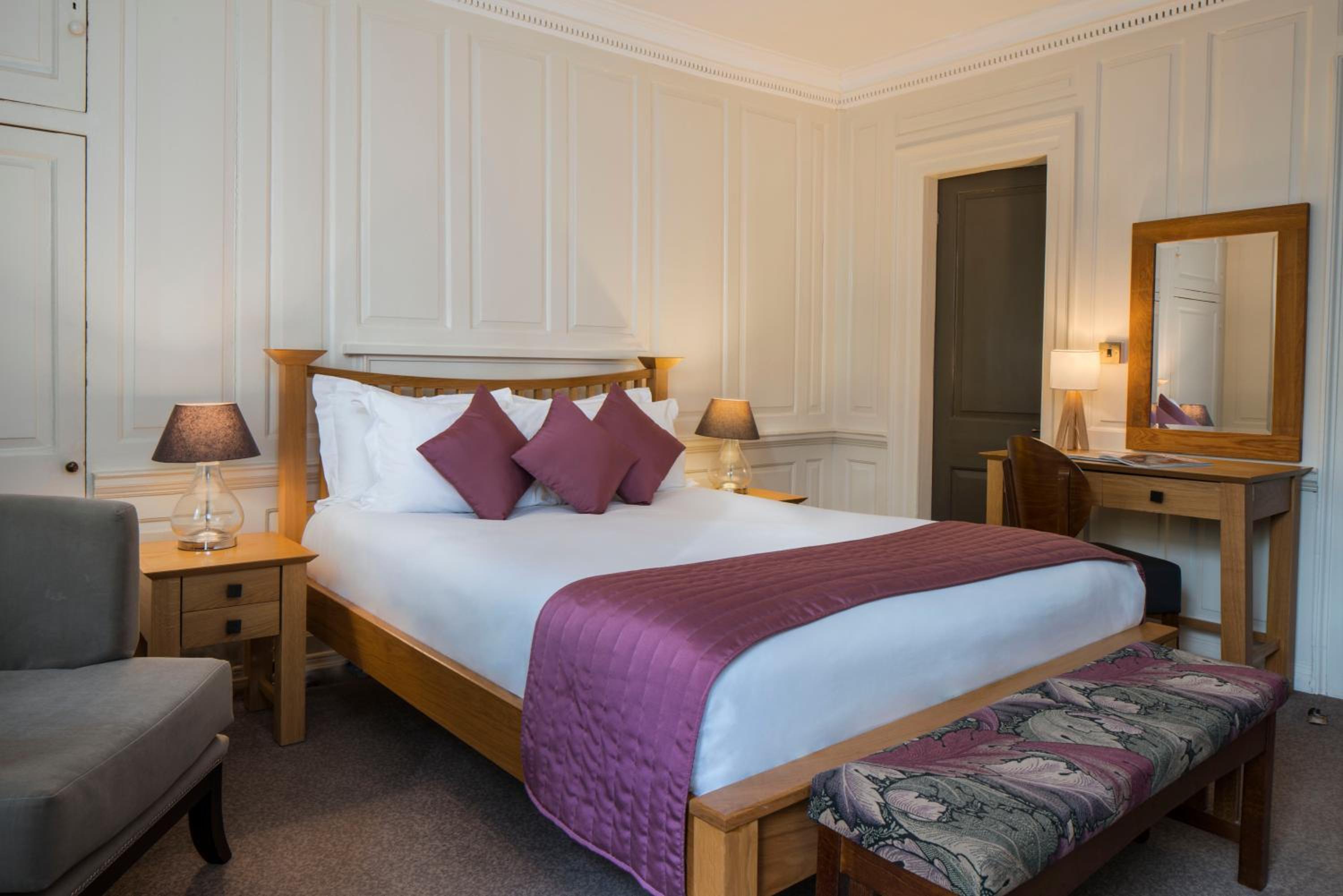 Superior, Queen Bed