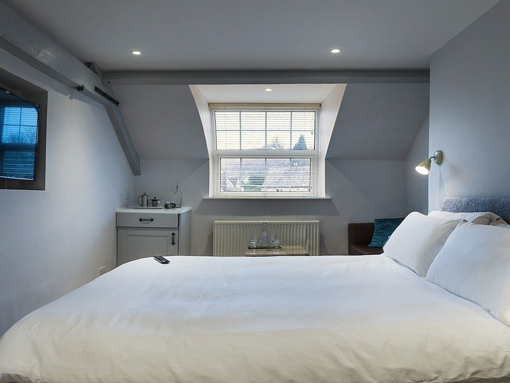 Wild Garlic Restaurant Rooms 2/37