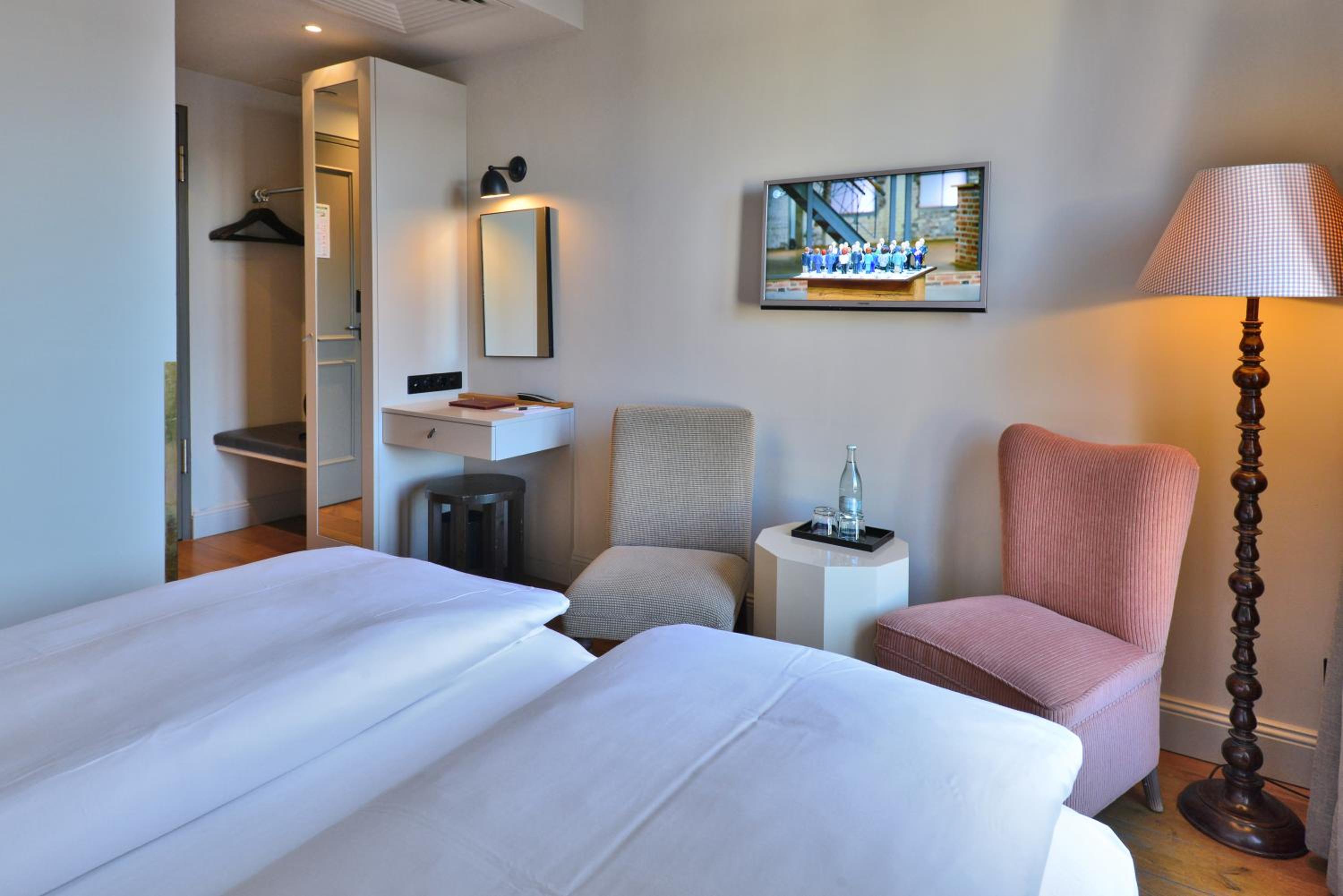 غرفة كومفورت بسرير كوين، Monbijou Hotel Berlin 2/6