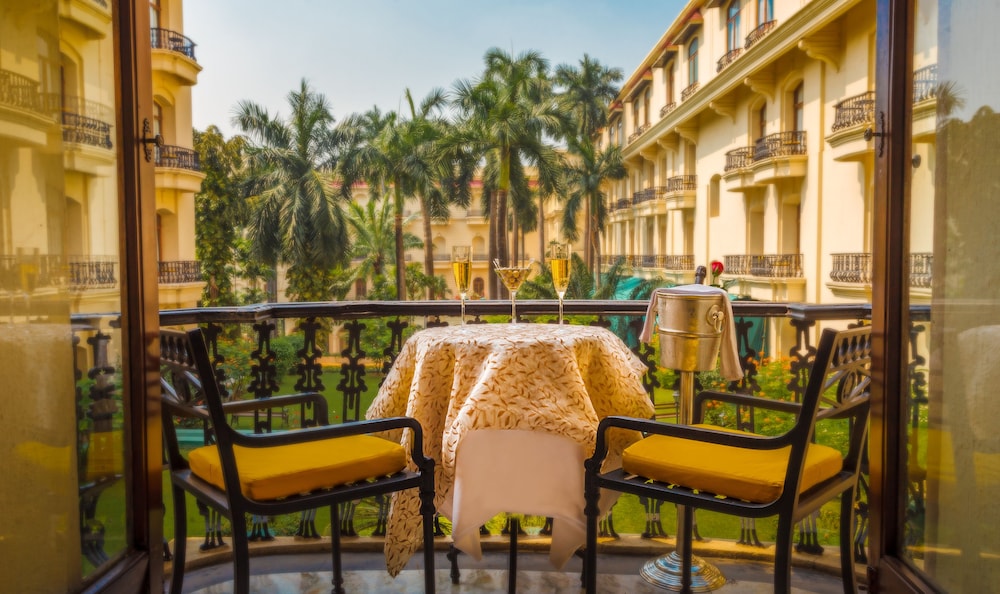 THE OBEROI GRAND 2/81