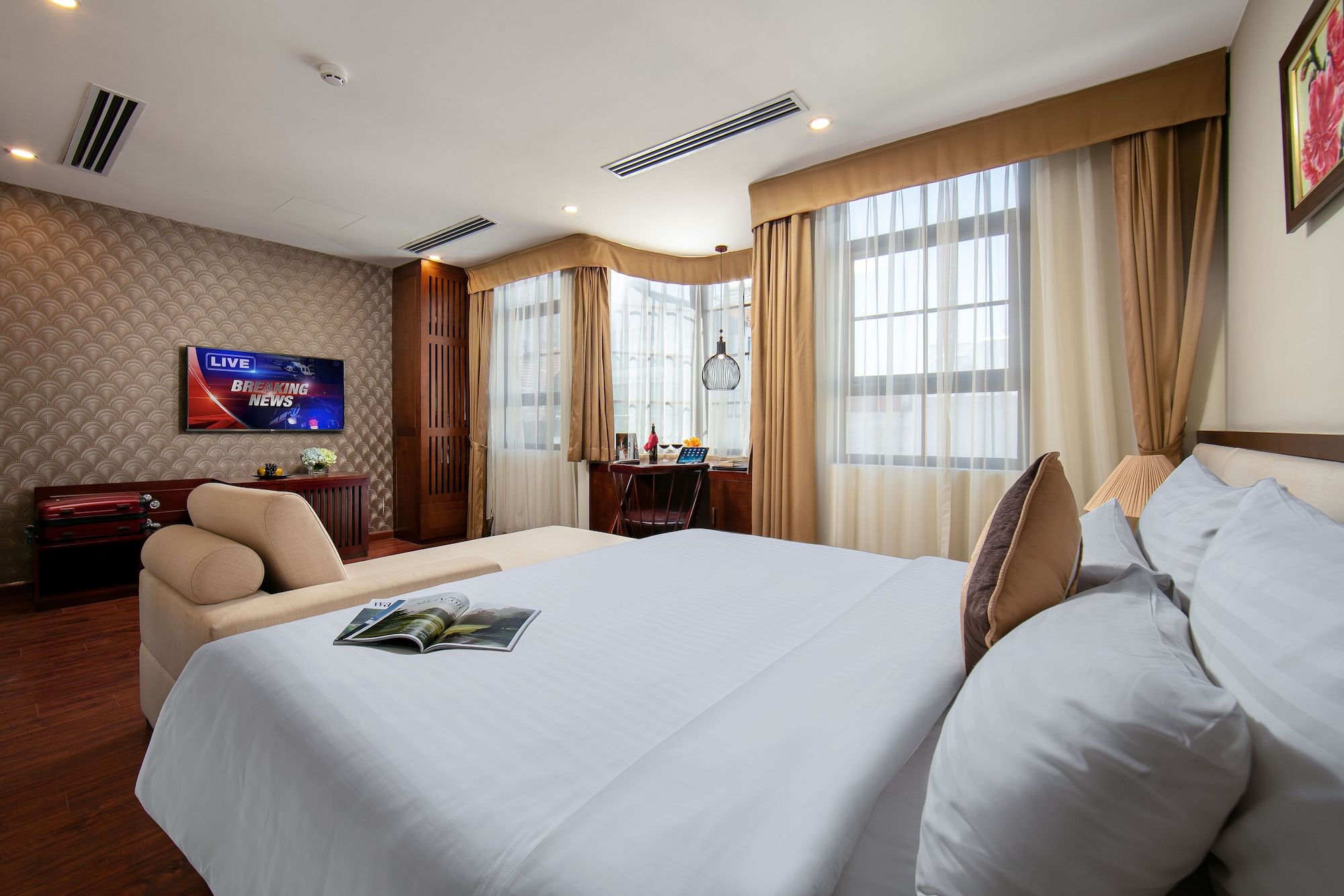 SUITE, CITY VIEW