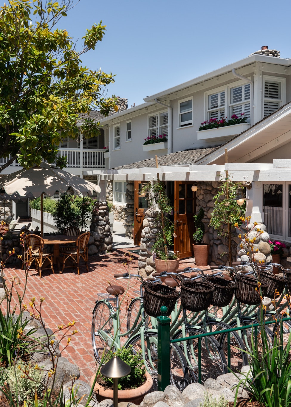 Le Petit Pali at 8th Ave 63/65