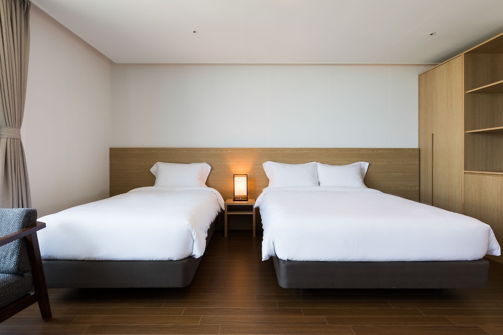 Deluxe, Triple, 1 Double and 1 Single Bed, Beach Side, Ocean View