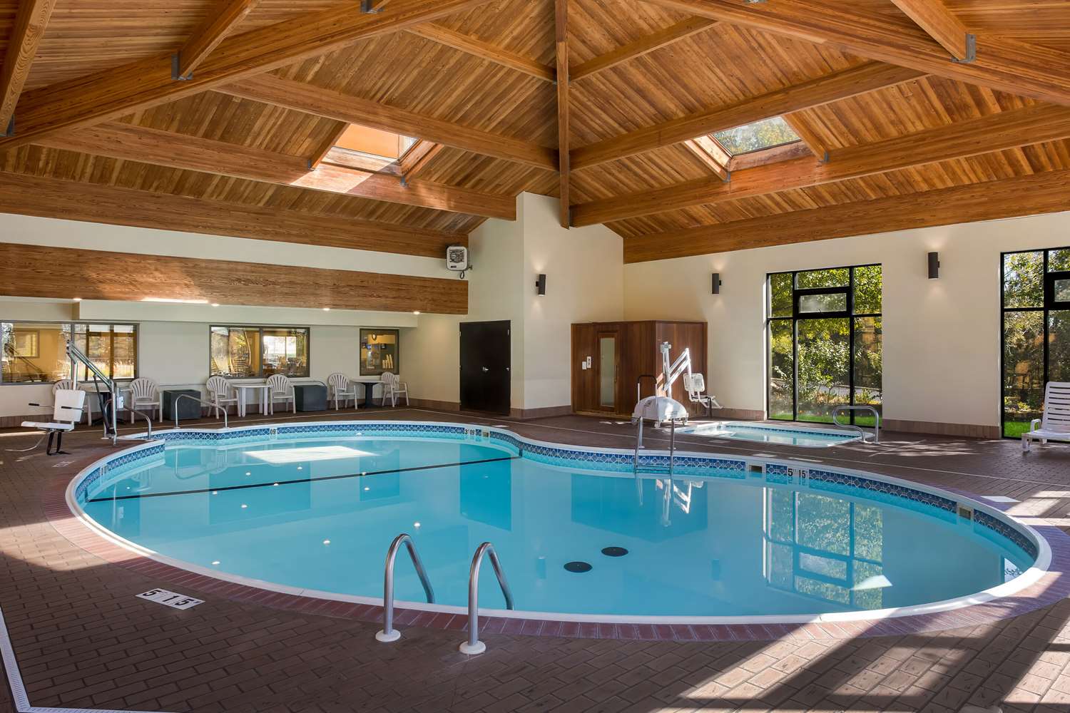 Comfort Inn and Suites Branson Meadows 27/44