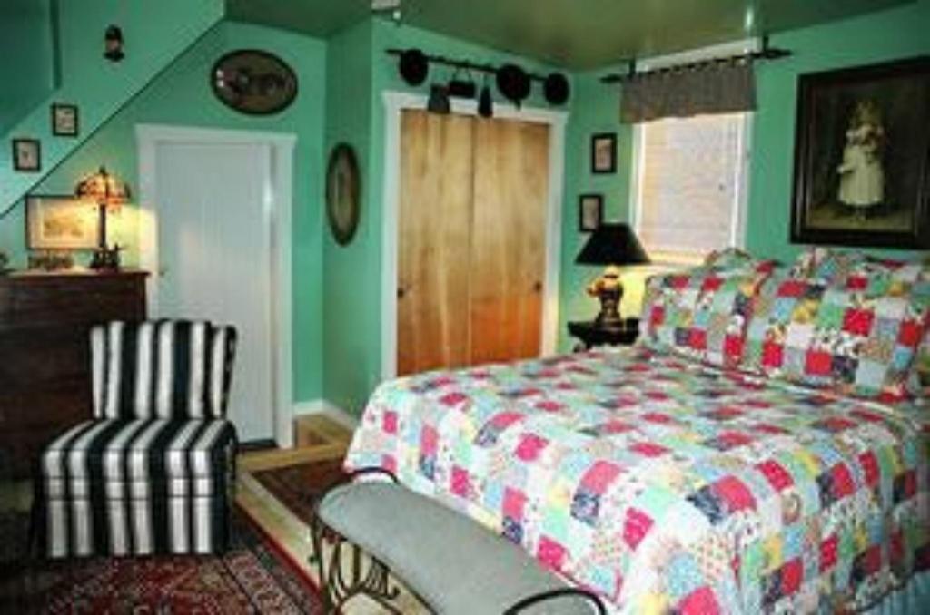 Red Elephant Inn Bed and Breakfast 13/49