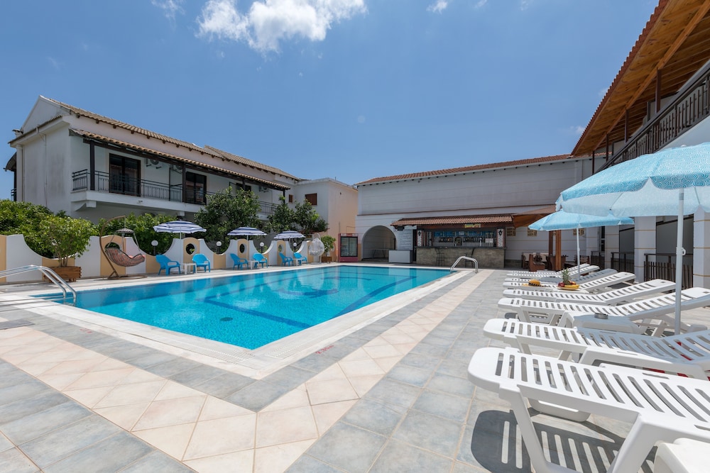 Lefkimi Hotel 52/53