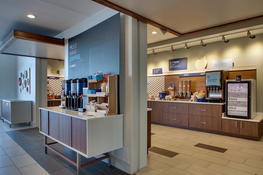 Holiday Inn Express & Suites Findlay North 9/52