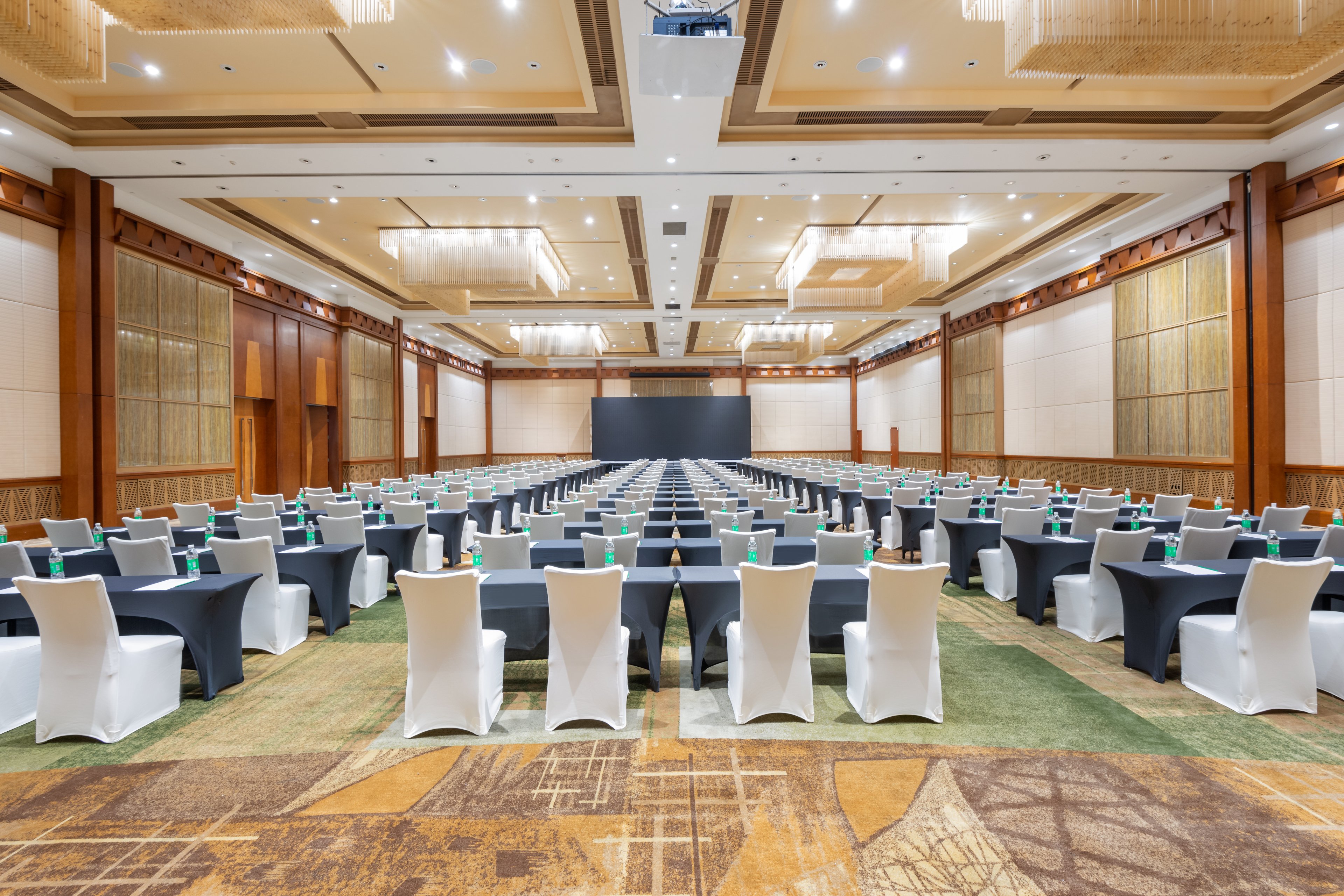 HOLIDAY INN SHANGHAI PUDONG KANGQIAO 40/50