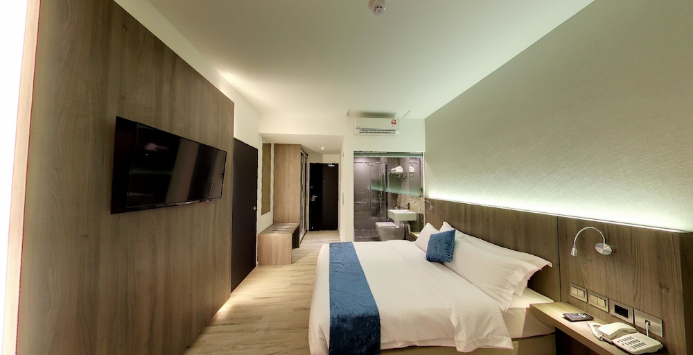 Flora by Crossroads Hotel 34/47