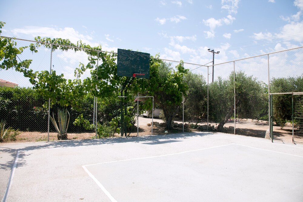 Artemis Village Apartments &amp; Studios 44/50