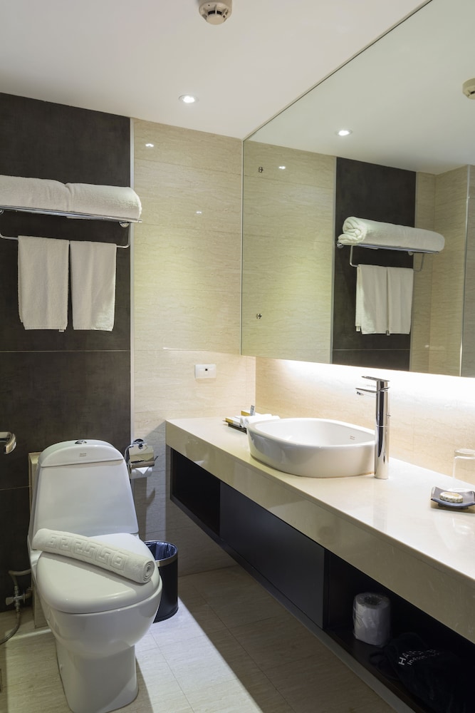 Limketkai Luxe Hotel 50/50