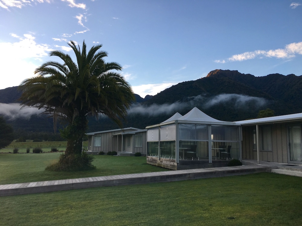 Franz Josef Oasis 2/54
