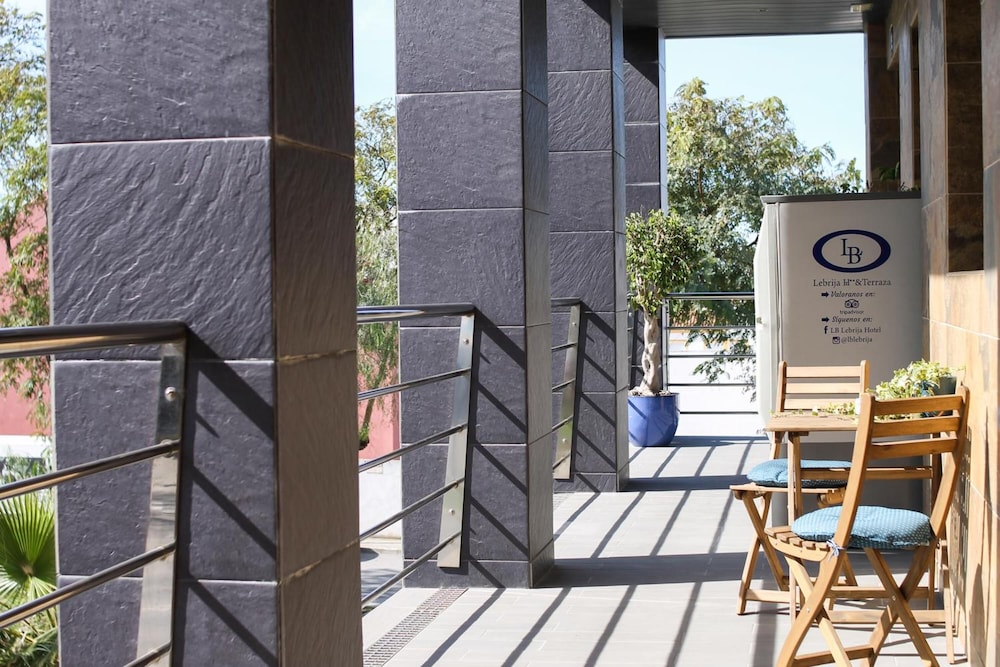 LB Lebrija Hotel & Terrace 1/65