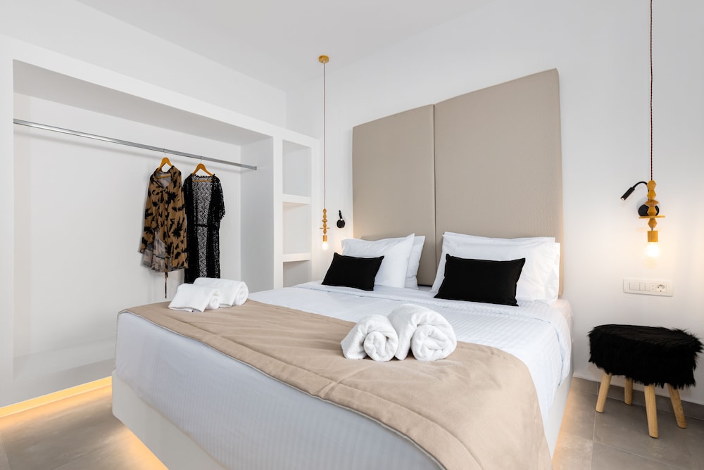 2 BEDROOMS, FAMILY SUITE, OUTDOOR JETTED TUB