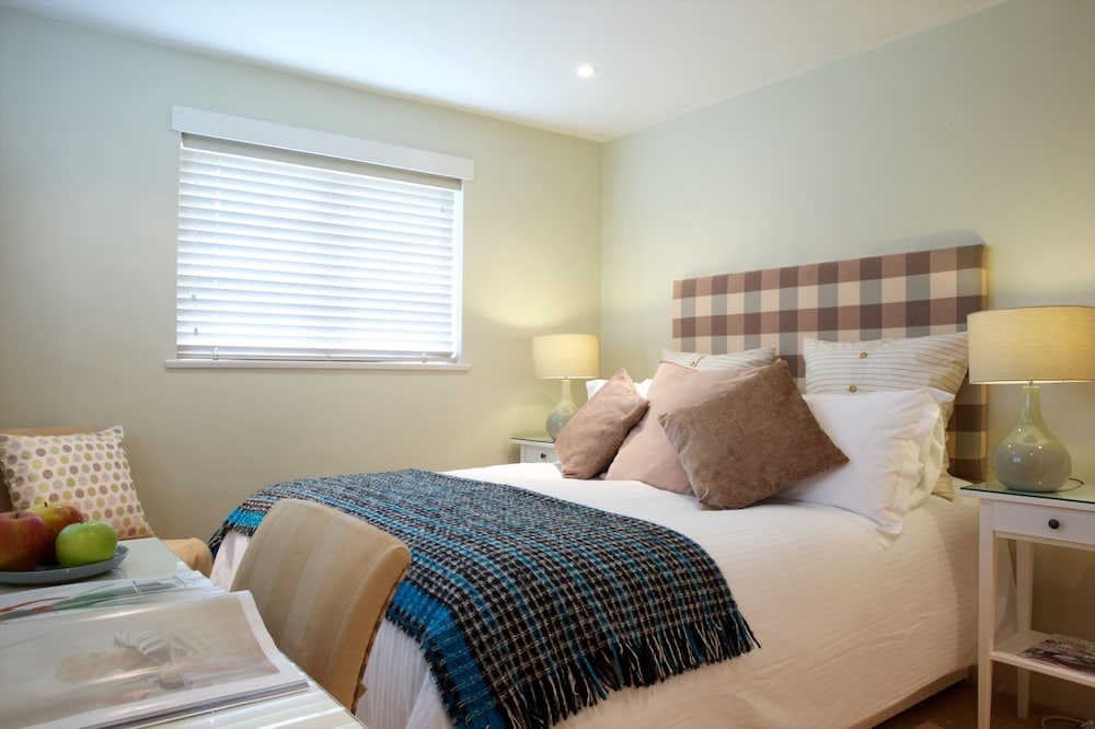 The Lugger Hotel 12/70