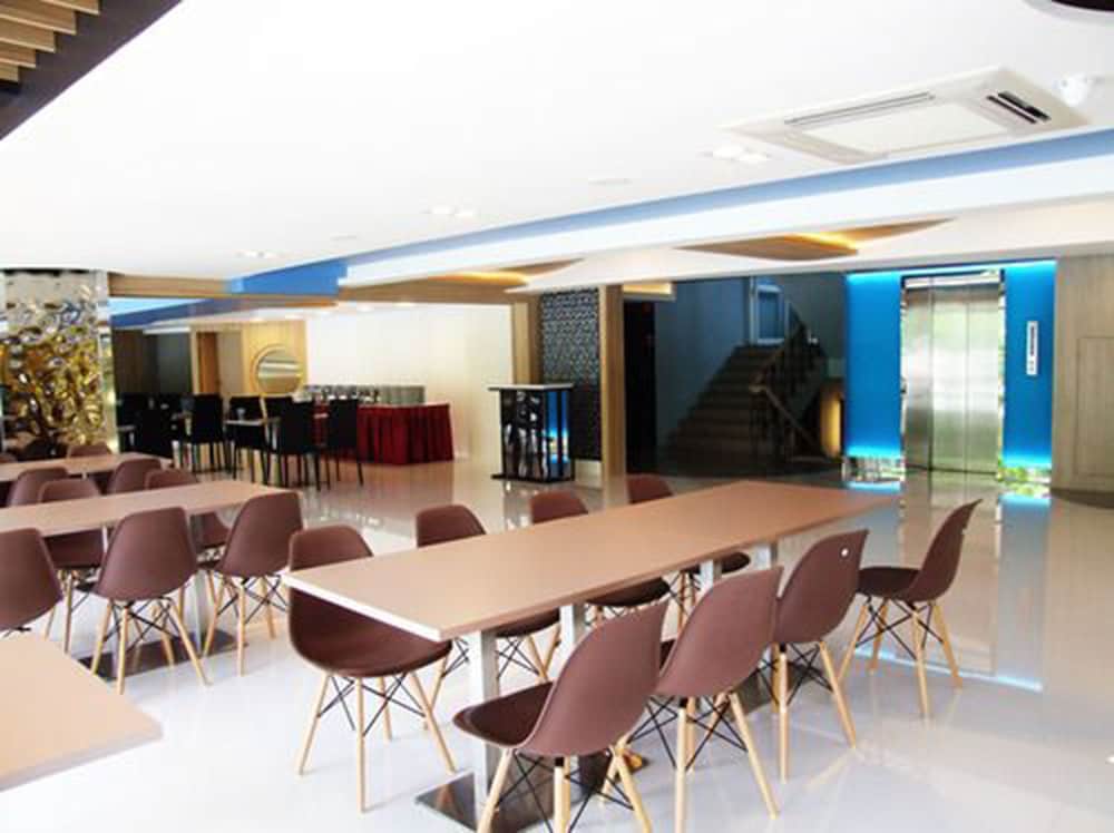 Grand Tower Inn Sathorn 44/49