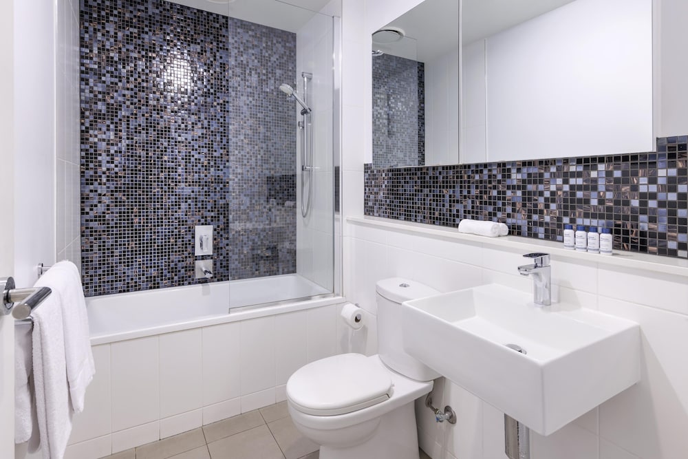 Oaks Melbourne Flemington Suites 44/46