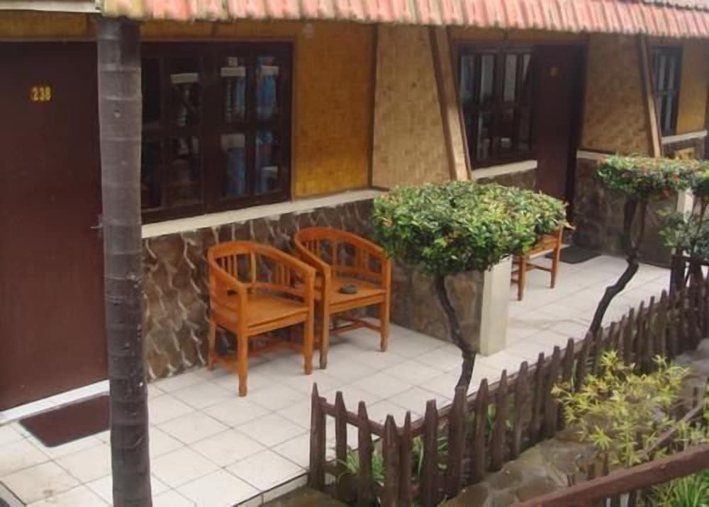 Cemara Indah Hotel 35/50