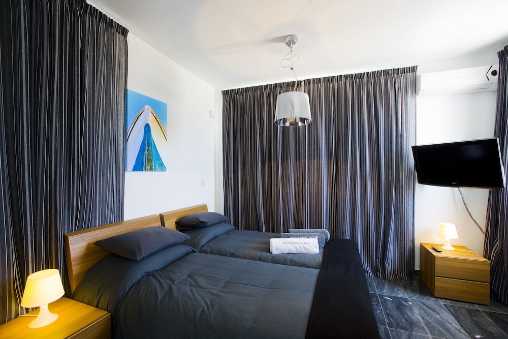 Paradise Cove Luxurious Beach Villas 7/50