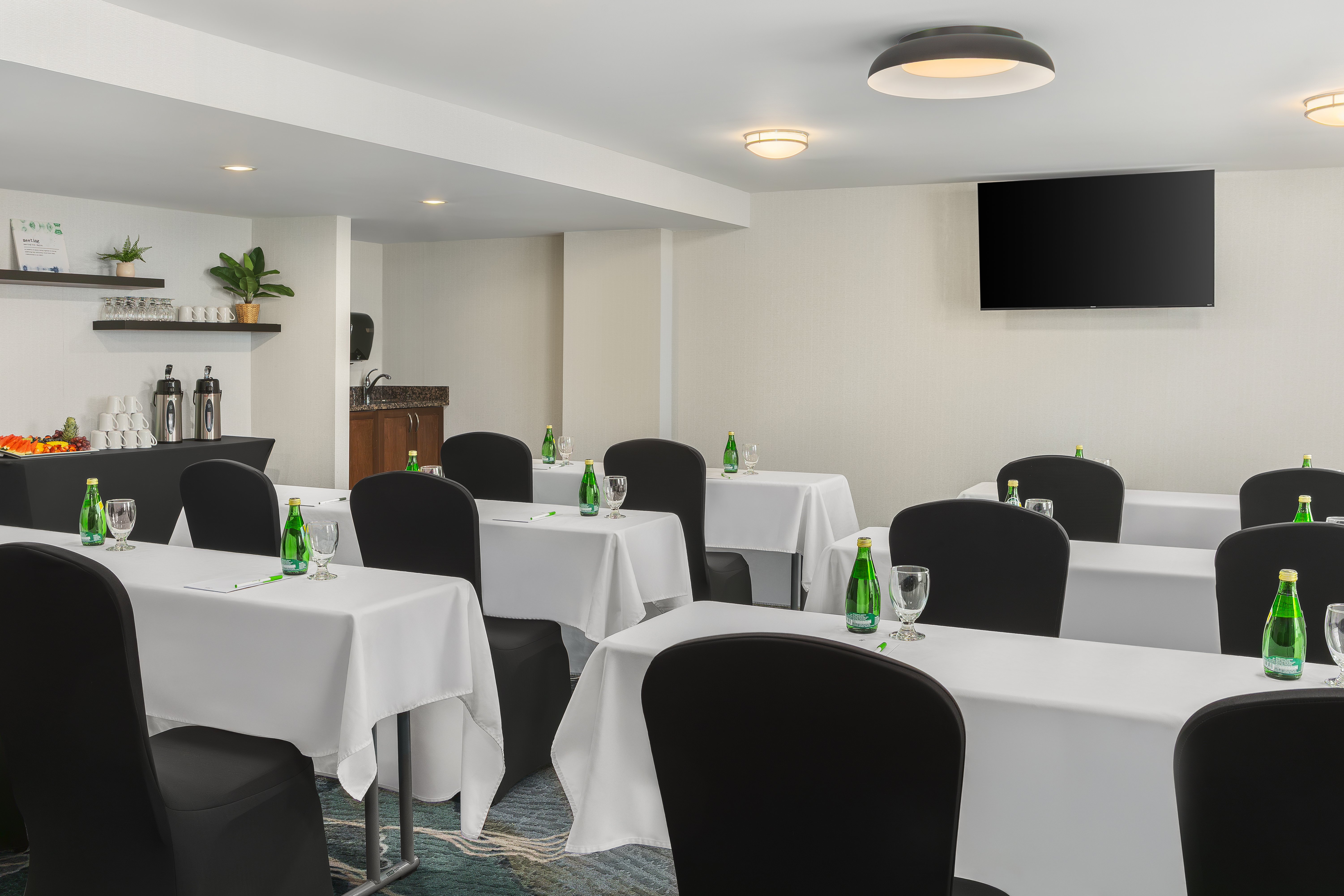 Holiday Inn Oakville Centre 63/81