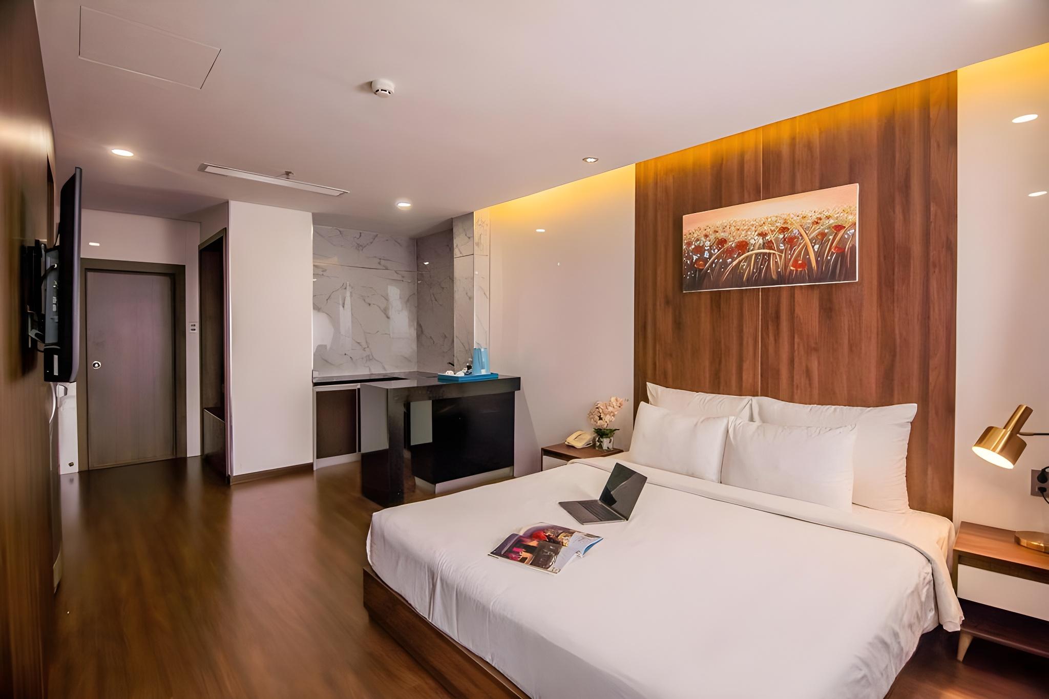 Grand, Deluxe, River View